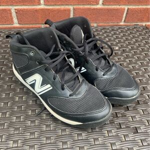 New balance molded boys cleats size 5.5 wide, worn one season